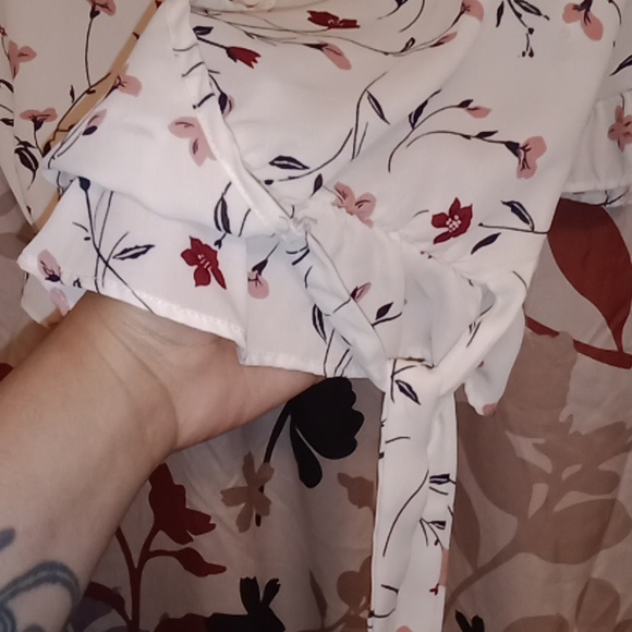 Floral Blouse 🌼 - Picture 5 of 9